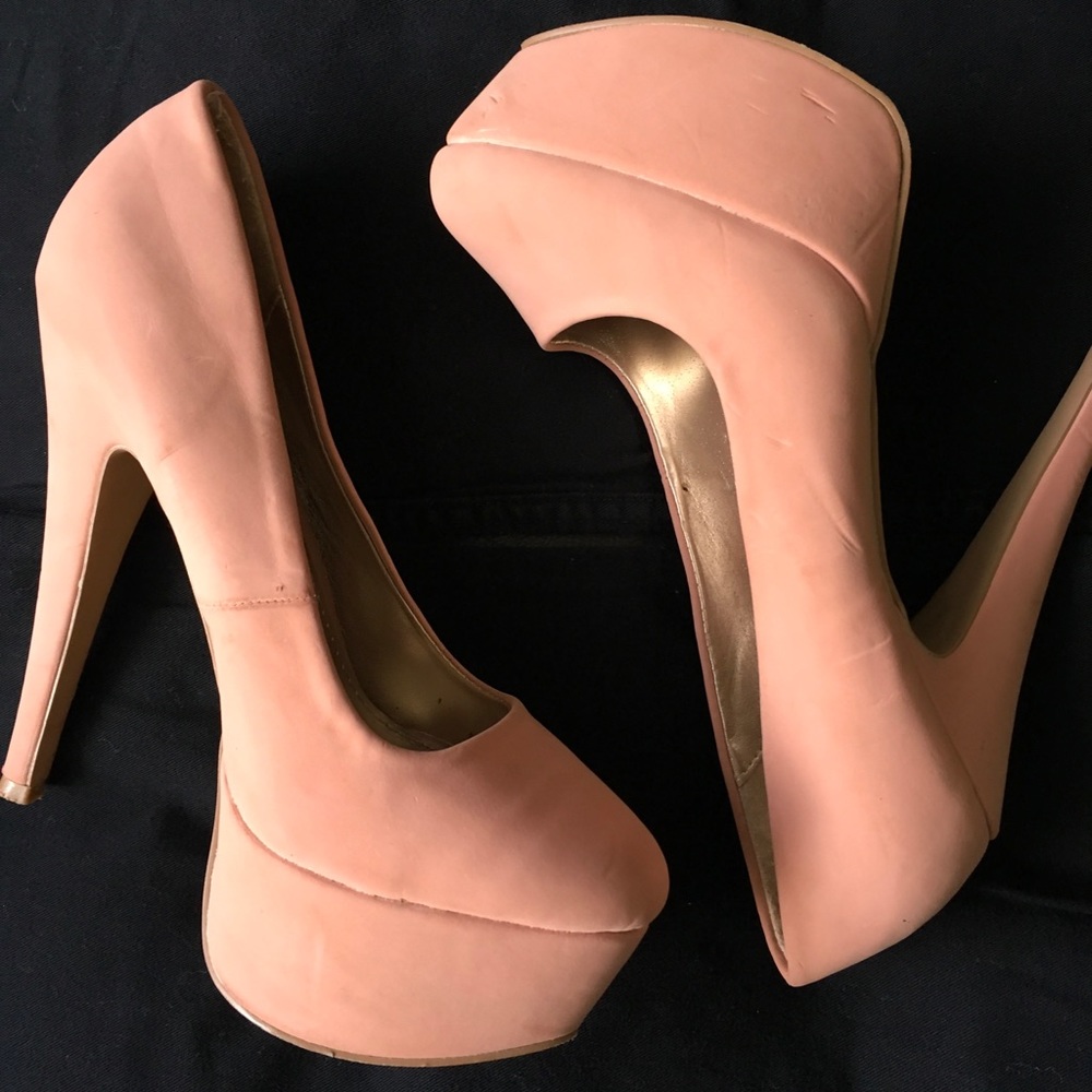 peach 🍑 heels 👠